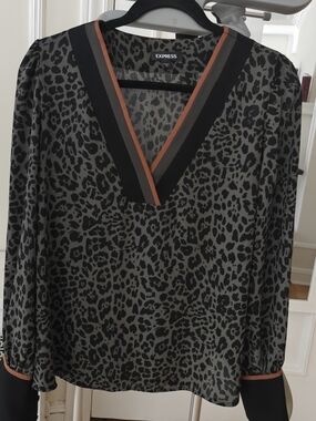 Express Gray Leopard Print V-Neck Blouse with Black and Rust Trim